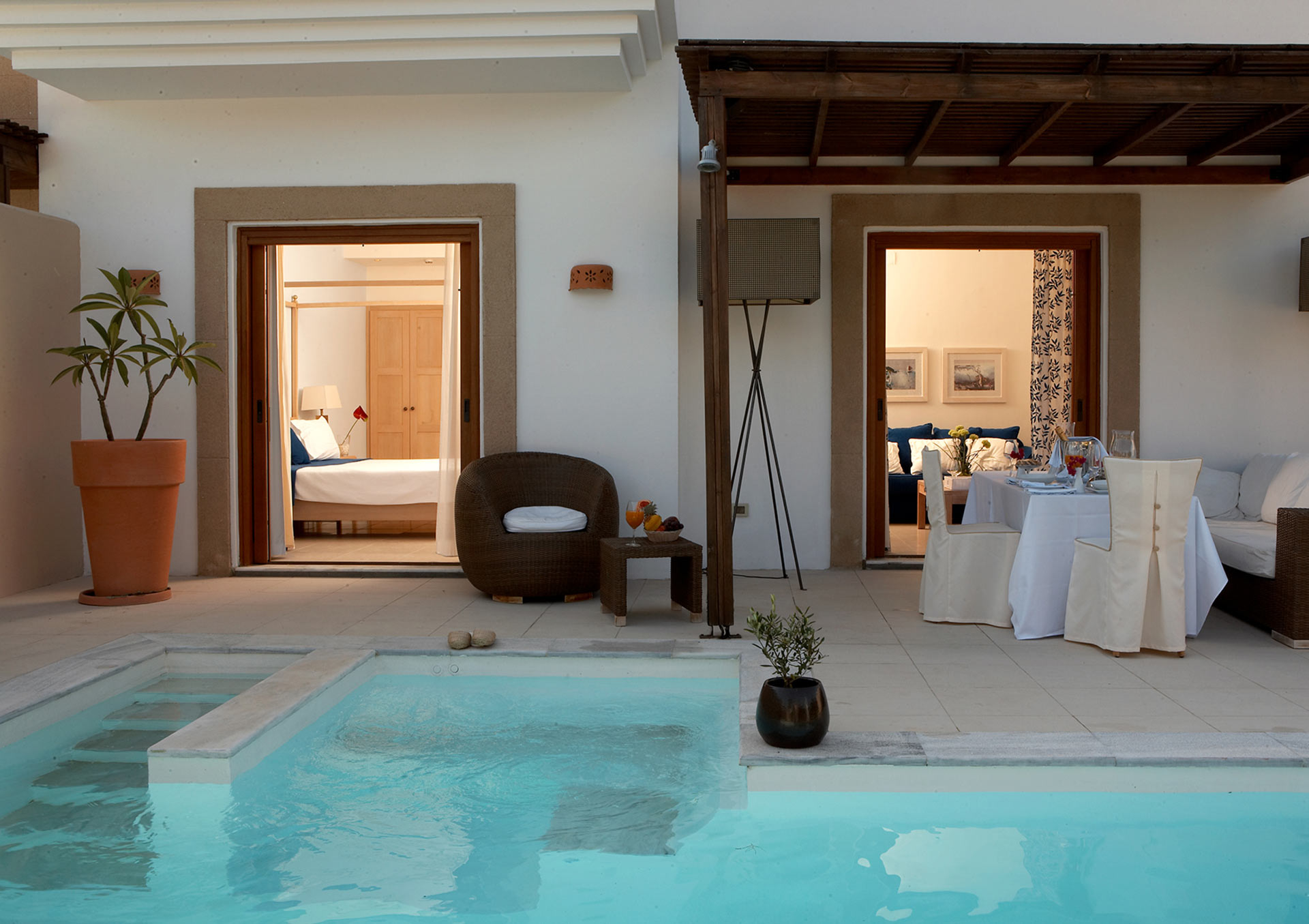 05_lindian_village_rhodes_river_passage_pool_suite_01.jpg