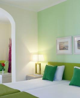 Mediterraneo Classic Family Room